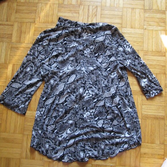 Style & Co Sheer Snakeskin Print Blouse Size XL Button Up Nylon Top - Picture 4 of 6